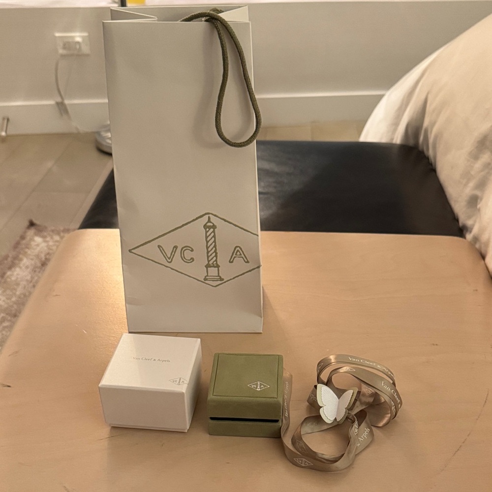 Van Cleef & Arpels Green and White Gift Set